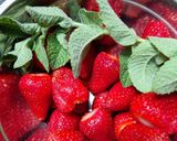 Foto del paso 1 de la receta: Jugo frutillamenta