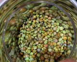 A picture of step 4 of Tuvar matar lilva ni kachori pigeon beans kachori hare tuvar aur matar ki kachori.