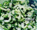 Foto langkah ke 2 dari resep TUMIS PARE BUMBU KECOMBRANG MOM 'K2'.