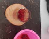 Foto langkah ke 2 dari resep Korean Strawberry Milk latte.