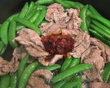 Foto langkah ke 5 dari resep Kacang kapri tumis daging sapi.