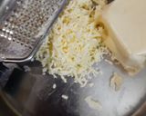 A picture of step 2 of Cheesy Paneer Palak momo.