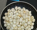 A picture of step 2 of Chatpaty roasted makhany-peanut.