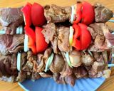 A picture of step 4 of Pork skewers marinated in pomegranate juice.