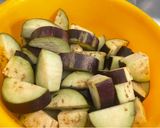 A picture of step 1 of Braised Eggplant with Straw Mushrooms.
