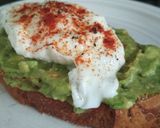 Foto langkah ke 5 dari resep Avocado Egg Toast.