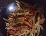 बची पूरी के नूडल्स (Puri Noodles Recipe In Hindi) रेसिपी चरण 3 फोटो