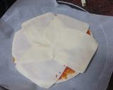 Foto del paso 5 de la receta: Pizza con calabacín, pimiento morrón y jamón serrano