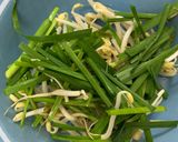 Hình bước làm 1 của món Xác Đậu (Bã Đậu) Xào Giá Hẹ
