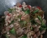 Foto langkah ke 7 dari resep Tumis udang brokoli bakso.