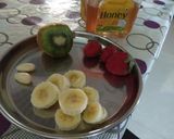 A picture of step 1 of Healthy strawberry banana smoothie.