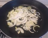 Foto del passaggio 1 della ricetta Frittata cipolla e zucchine