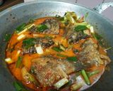 Foto langkah ke 6 dari resep 40. Sup Gurih Ikan Mas Bumbu Kuning.