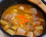 Foto del paso 4 de la receta: Guiso de patatas y merluza en amarillo