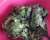 Foto langkah ke 1 dari resep Daun Singkong Santan Bening.