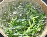 Foto langkah ke 1 dari resep Sayur Bayam Cah Bawang Putih.