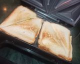 A picture of step 3 of Egg sandwich.