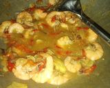 Foto langkah ke 4 dari resep Tumis Daun Singkong Udang.