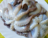 Foto del paso 1 de la receta: Ensalada de picadillo con pulpitos y toque de pulpo a la gallega