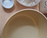 Foto del paso 1 de la receta: Pan de masa madre 🥖 Harina común, agua, sal y lenta fermentación ♥️