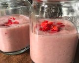 Foto langkah ke 2 dari resep Strawberry Banana Smoothie.