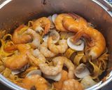Foto del paso 11 de la receta: Tagliatelle al huevo con langostinos y almejas