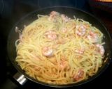 Foto del paso 4 de la receta Tallarines con gambas, salmón y trufa