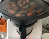 Foto del paso 5 de la receta: Patatas guisadas con setas y mejillones Thermomix para dos