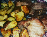Foto del paso 2 de la receta: Chuletas de cerdo o costeletas con papas al horno