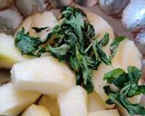 A picture of step 1 of Mint muskmelon smoothie.