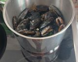 Foto del paso 1 de la receta: Mejillones al vapor con limón 🍋