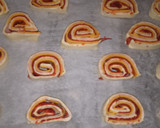 Foto del paso 2 de la receta: Rollitos de hojaldre con chorizo y queso gouda