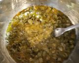 Foto del paso 2 de la receta Tortilla de borrachets con polvo de flores. Pon flores en tu boca