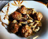 Foto del paso 4 de la receta: Albóndigas trufadas con salsa de carne y setas shiitake