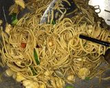 Foto langkah ke 5 dari resep 34. Mie Kuning Goreng.