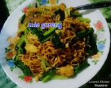 Foto langkah ke 5 dari resep Mie goreng simpel.