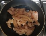 Foto del paso 1 de la receta: Pollo con fideos a la crema y verdeo