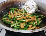 Foto langkah ke 3 dari resep Oseng Tempe Kacang Panjang Bumbu Kecap Bawang Putih.