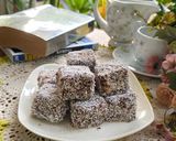 Foto langkah ke 10 dari resep Lamington Cake.