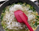 Foto langkah ke 3 dari resep Mie shirataki kuah tabur cakalang fufu.