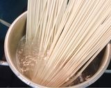 Hình bước làm 2 của món Mì Udon tương miso