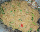 Foto langkah ke 7 dari resep Mie Jagung Goreng Enak Parrah.