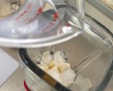 A picture of step 2 of Korean Pear Juice.