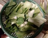 Foto langkah ke 3 dari resep Sayur tumis pokcay ayam dan tempe goreng.