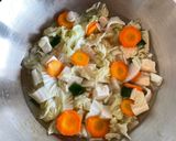 Foto langkah ke 4 dari resep Bening Sawi Putih Wortel.