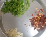 A picture of step 1 of Spagetti Aglio E Olio.