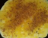 A picture of step 2 of Podi and pepper omelet.