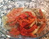 Foto del paso 4 de la receta: Escalibada con ventresca de atún y aceitunas negras