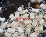 Foto langkah ke 2 dari resep Sup Tahu Jamur Enoki.