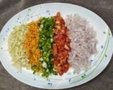 વેજિટેબલ સુજી ચીલા(vegetable suji chilla in Gujarati) રેસીપી સ્ટેપ1ફોટો